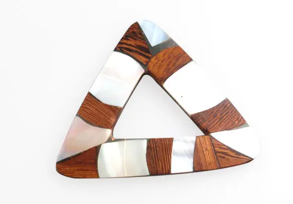 shell/wood triangle 55mm x und