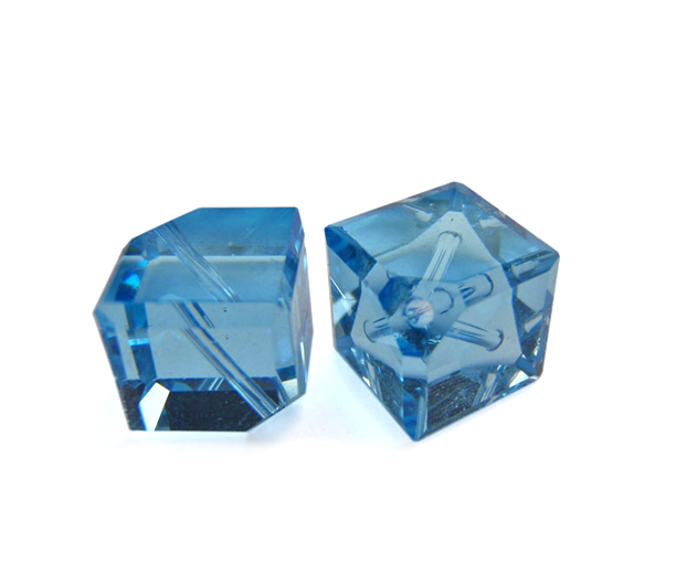 5600 swarovski cubo aquamarine 8mm