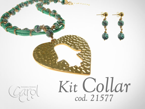 Collar corazon martillado verde x und