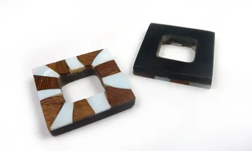 [07249] shell/wood square 22x22mm x und